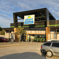 Odstartovali jsme podzimní remodelingy prodejen Albert. První novou tvář získalo Znojmo